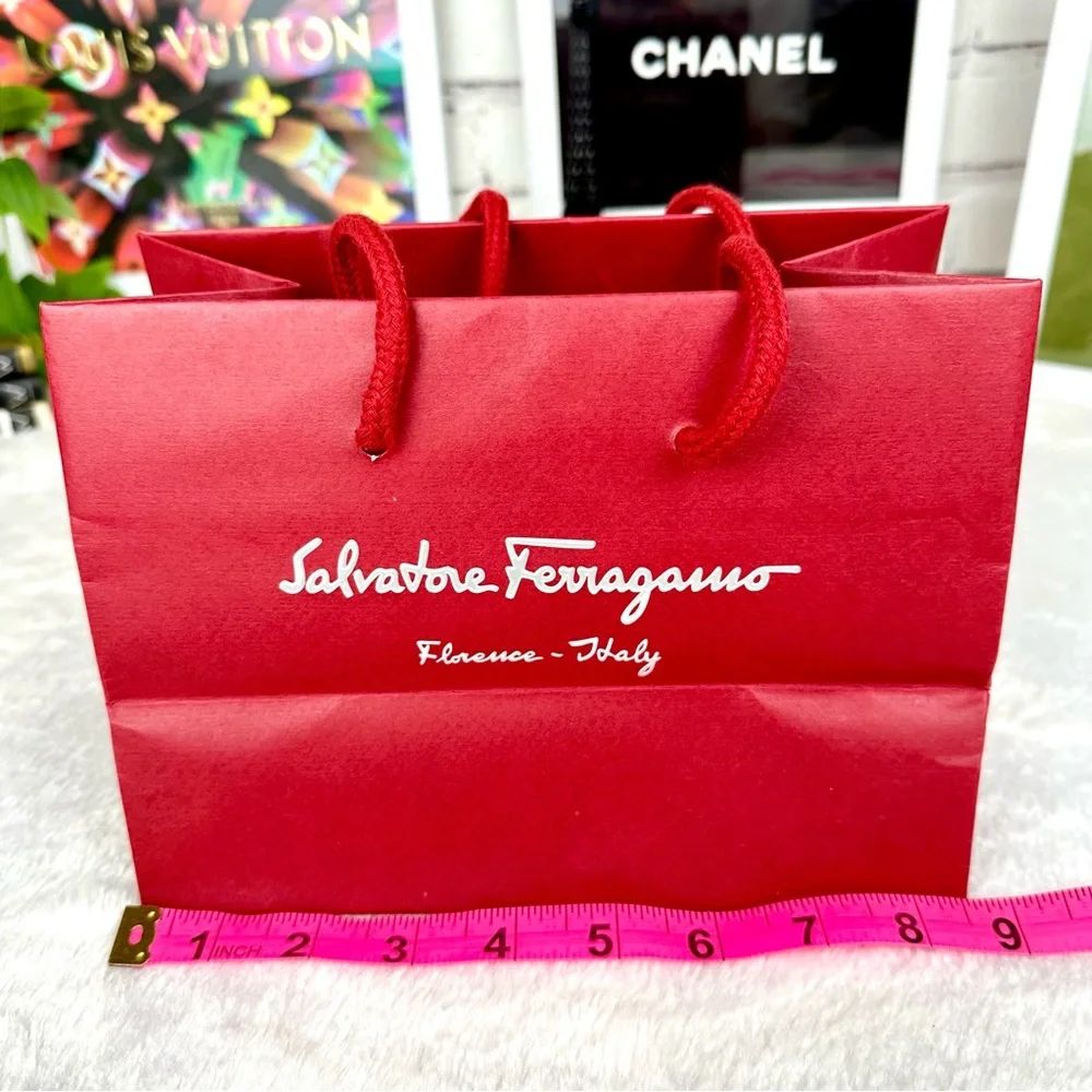 Salvatore Ferragamo red paper shopping bag and booklet - Picture 3 of 5